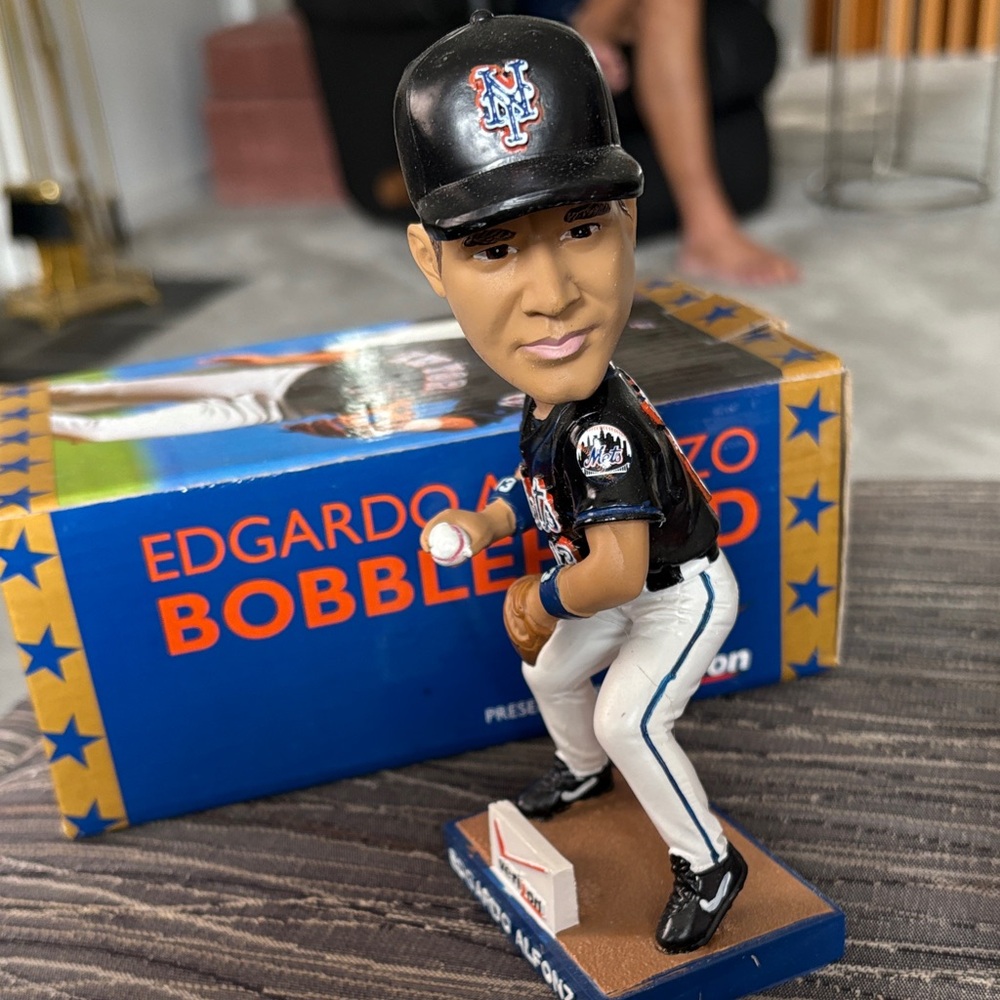 BRAND NEW - Edgardo Alfonzo Bobblehead - collectible